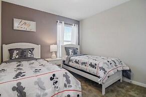 Family Friendly Four Bedroom w Gameroom Disney 5145