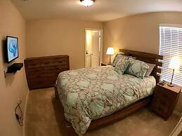 Family Friendly 4 Bedroom Close to Disney in Orlando Area 5126a