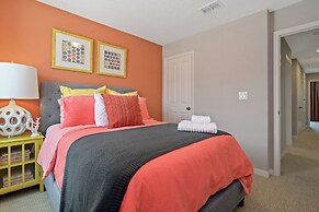 Stunning 4Bd Sleeps9 w Jacuzzi Close to Disney Compass Bay 5113