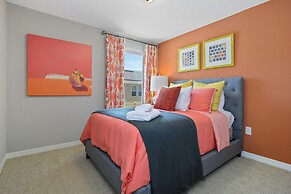 Stunning 4Bd Sleeps9 w Jacuzzi Close to Disney Compass Bay 5113