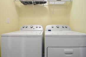 Stunning 4Bd Sleeps9 w Jacuzzi Close to Disney Compass Bay 5113