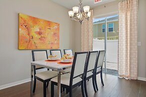 Stunning 4Bd Sleeps9 w Jacuzzi Close to Disney Compass Bay 5113