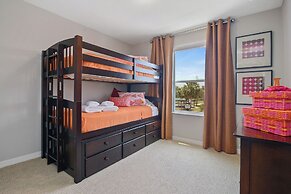 Stunning 4Bd Sleeps9 w Jacuzzi Close to Disney Compass Bay 5113