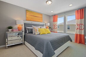 Stunning 4Bd Sleeps9 w Jacuzzi Close to Disney Compass Bay 5113