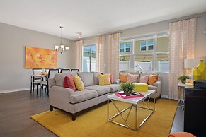 Stunning 4Bd Sleeps9 w Jacuzzi Close to Disney Compass Bay 5113