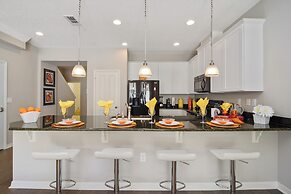 Stunning 4Bd Sleeps9 w Jacuzzi Close to Disney Compass Bay 5113