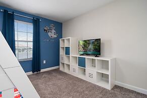 Four Bedroom Close to Disney w Screened Pool Storeylake 4910