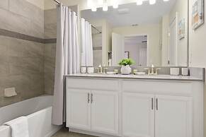 Four Bedroom Close to Disney w Screened Pool Storeylake 4910