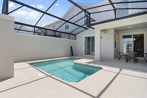 Four Bedroom Close to Disney w Screened Pool Storeylake 4910