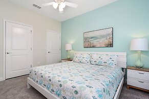 Four Bedroom Close to Disney w Screened Pool Storeylake 4910