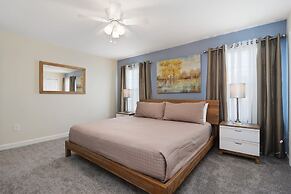 Four Bedroom Close to Disney w Screened Pool Storeylake 4910