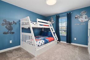 Four Bedroom Close to Disney w Screened Pool Storeylake 4910
