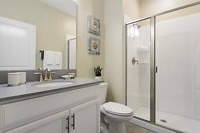 Four Bedroom Close to Disney w Screened Pool Storeylake 4910