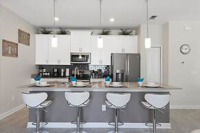 Four Bedroom Close to Disney w Screened Pool Storeylake 4910