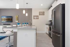 Four Bedroom Close to Disney w Screened Pool Storeylake 4910