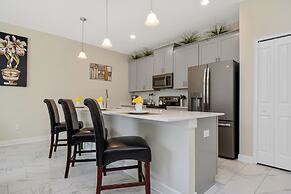 Four Bedroom Close to Disney w Pool 4898