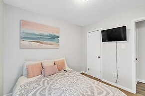 Tranquil Escape 3 Bedroom Home by RedAwning