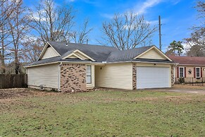 Tranquil Escape 3 Bedroom Home by RedAwning