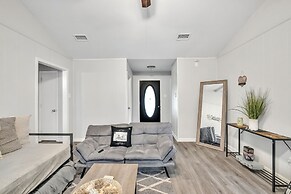 Tranquil Escape 3 Bedroom Home by RedAwning