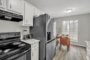 Tranquil Escape 3 Bedroom Home by RedAwning