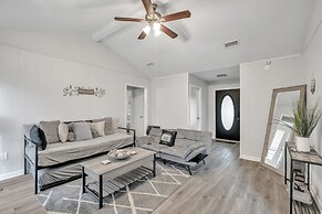 Tranquil Escape 3 Bedroom Home by RedAwning