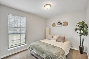 Tranquil Escape 3 Bedroom Home by RedAwning