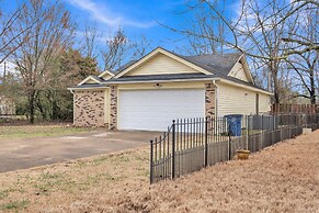Tranquil Escape 3 Bedroom Home by RedAwning