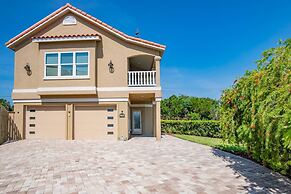 Dolphin Bay Apartment