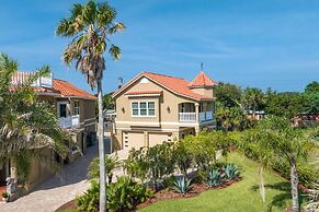 Dolphin Bay Apartment