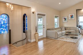 Dolphin Bay Apartment