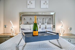 Dolphin Bay Apartment