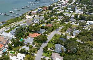 Dolphin Bay Apartment