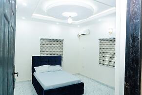 Charming 3-bed Apartment in Transe Ekulu Phase 6