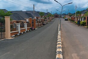 Charming 3-bed Apartment in Transe Ekulu Phase 6