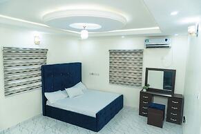 Charming 3-bed Apartment in Transe Ekulu Phase 6