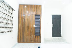 Charming 3-bed Apartment in Transe Ekulu Phase 6