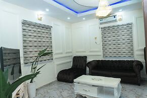 Charming 3-bed Apartment in Transe Ekulu Phase 6