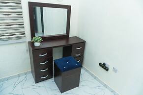 Charming 3-bed Apartment in Transe Ekulu Phase 6