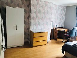 Lovely 3-bed Charming Apartment in Portsmouth