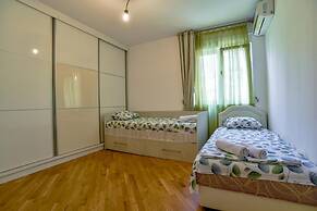 Flat w Balcony 5 min to Beach Near Budva Old Town