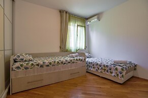 Flat w Balcony 5 min to Beach Near Budva Old Town