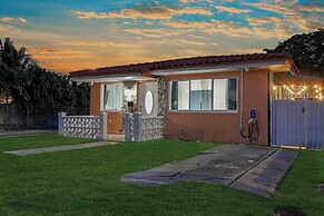 4 to 23 Guests GameRoom 2 Kitchens BAR BBQ