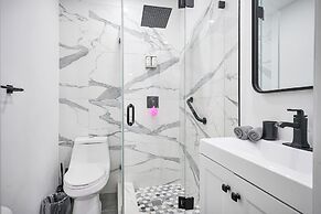 4 to 23 Guests GameRoom 2 Kitchens BAR BBQ