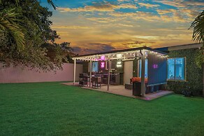 4 to 23 Guests GameRoom 2 Kitchens BAR BBQ