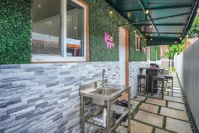 4 to 23 Guests GameRoom 2 Kitchens BAR BBQ