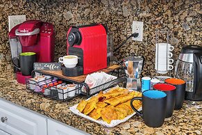 4 to 23 Guests GameRoom 2 Kitchens BAR BBQ