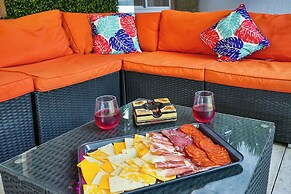 4 to 23 Guests GameRoom 2 Kitchens BAR BBQ