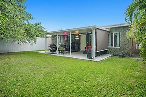 4 to 23 Guests GameRoom 2 Kitchens BAR BBQ