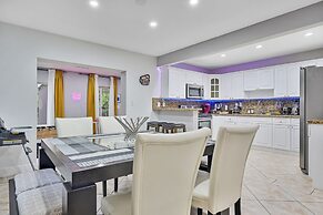 4 to 23 Guests GameRoom 2 Kitchens BAR BBQ