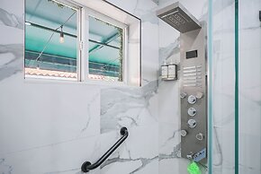 4 to 23 Guests GameRoom 2 Kitchens BAR BBQ